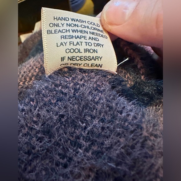 Philosophy Fuzzy Star Sweater Pink and Black Small - Picture 7 of 7